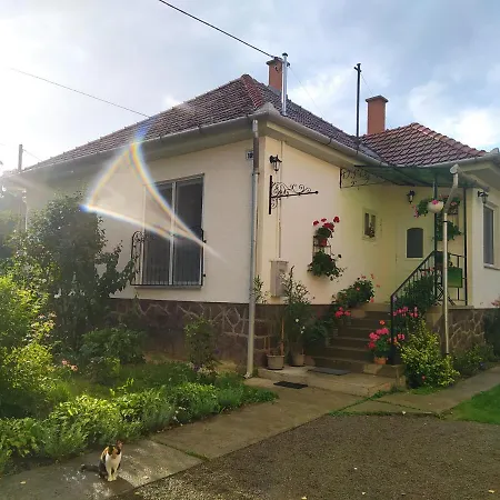 Eperkert Vendeghaz Tatil Evi *