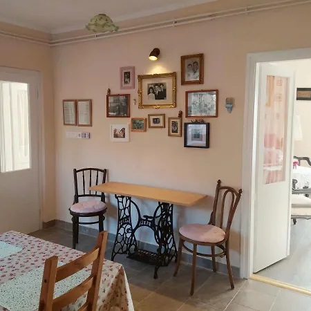 Eperkert Vendeghaz Tatil Evi Parád