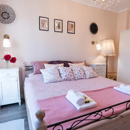 Eperkert Vendeghaz Tatil Evi Parád