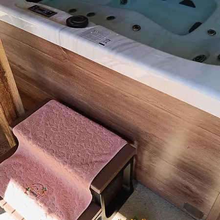 Eperkert Vendeghaz Tatil Evi Parád